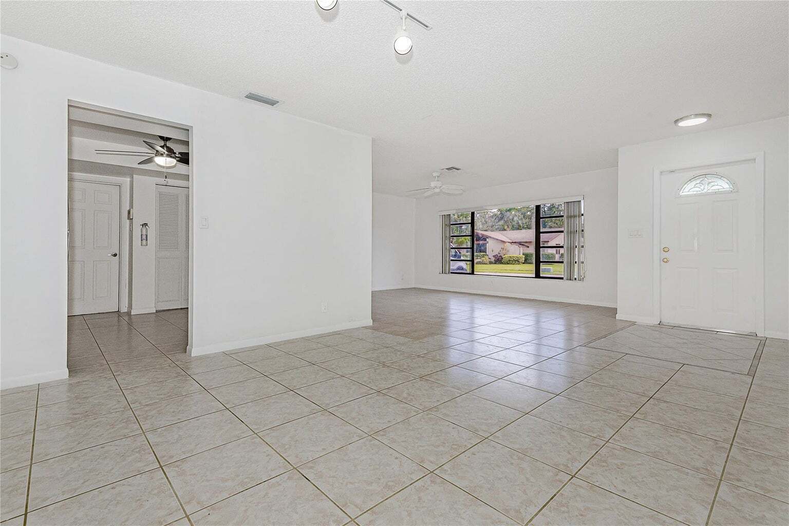 Building Photo - 2831 NW 51st Ter