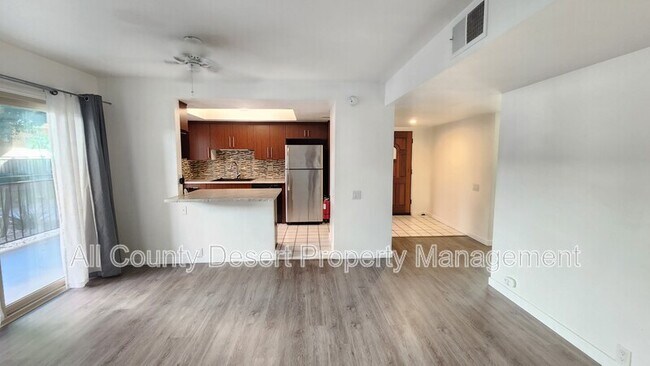 Building Photo - 400 N Sunrise Way