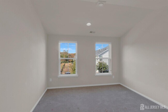 Building Photo - 29 Beachwood Dr