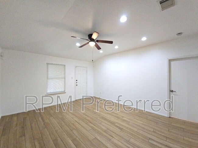 Building Photo - 8111 Sanford St