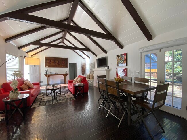 Building Photo - 920 N Beverly Glen Blvd