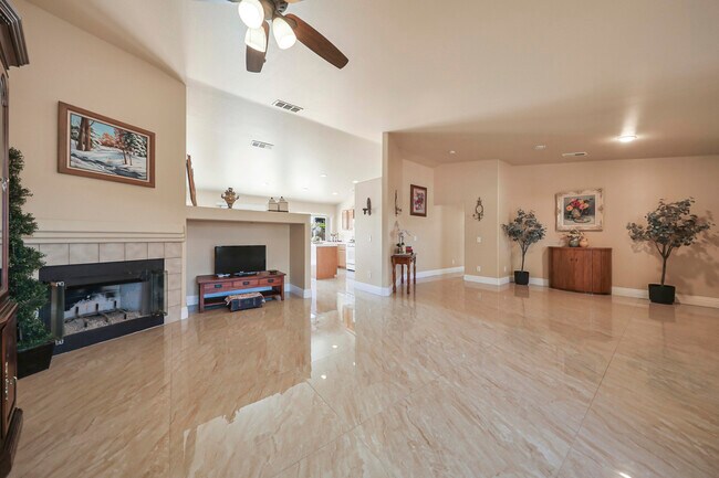 Building Photo - 45930 Las Colinas