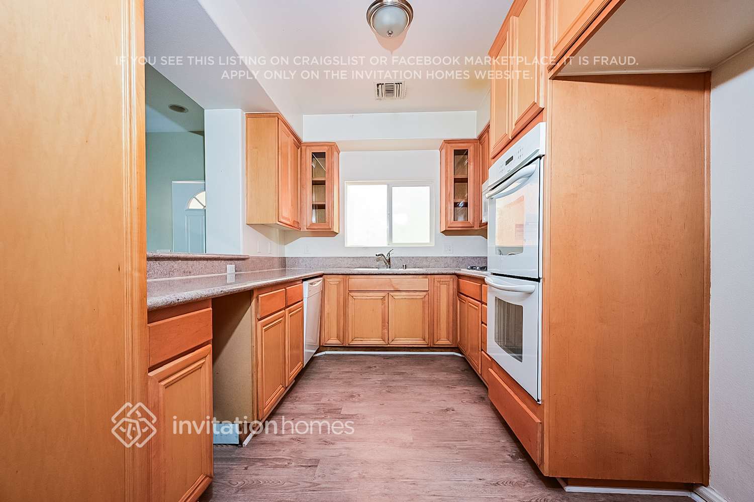 Building Photo - 20300 Vanowen St