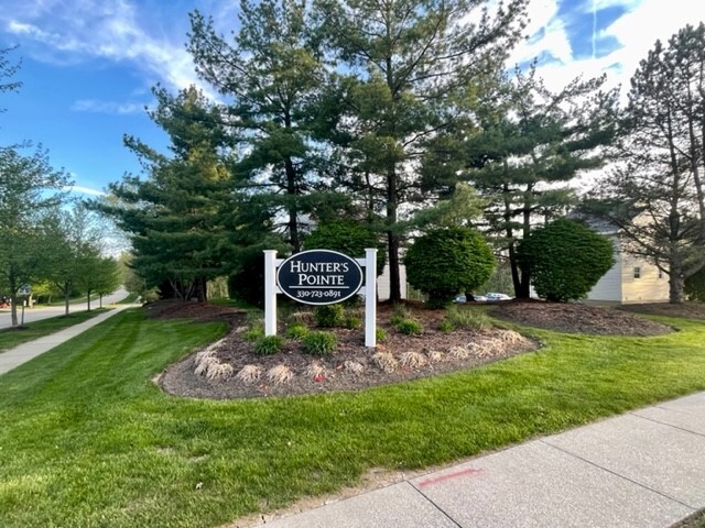 Primary Photo - Hunter's Pointe Townhomes