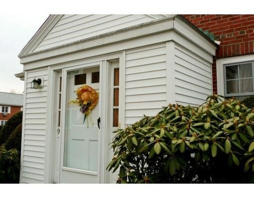 Building Photo - 92 Emerson Gardens Rd