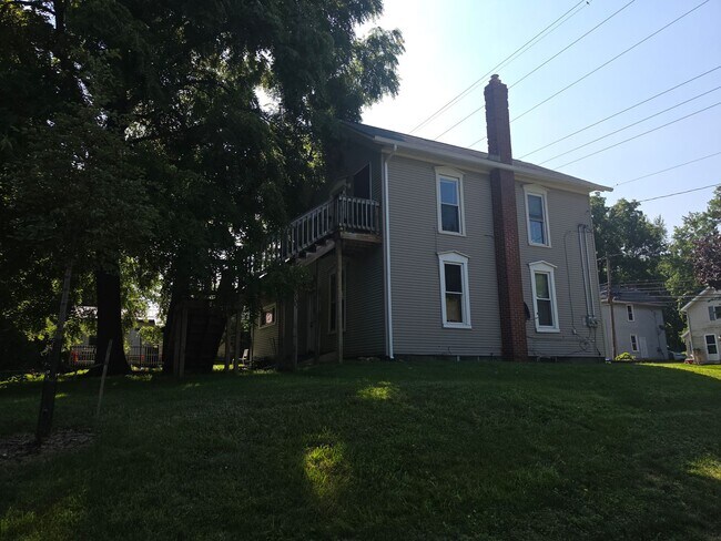 Building Photo - 245 Cherry St