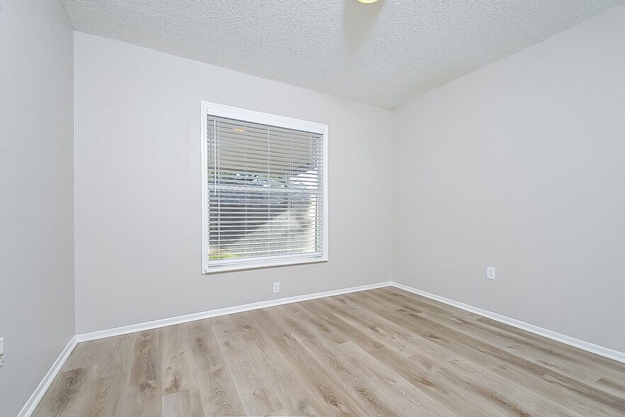 Building Photo - 13208 Sharondale Ct