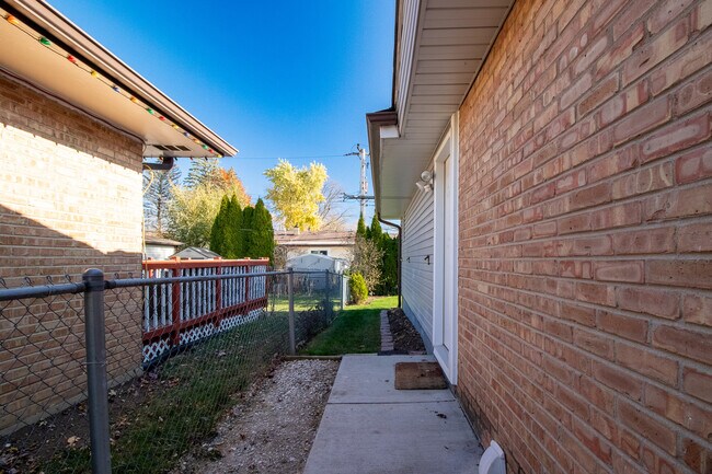 Building Photo - 379 Stone Pl