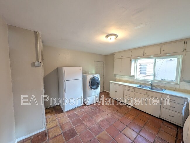 Building Photo - 542 Alvarado Dr SE