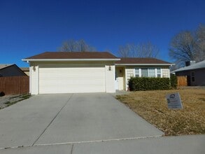 Building Photo - Spacious Home in Fruitvale