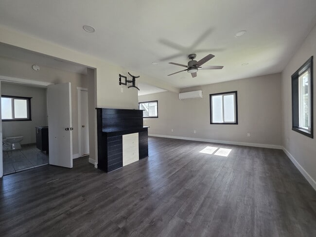 Building Photo - 1060-KE1060 15th St NE