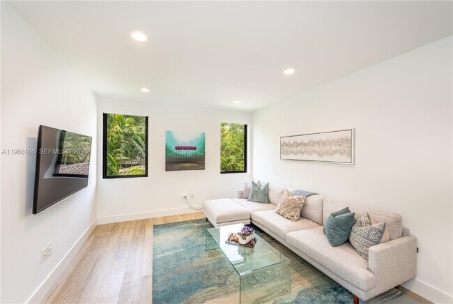 Building Photo - 2550 Overbrook St