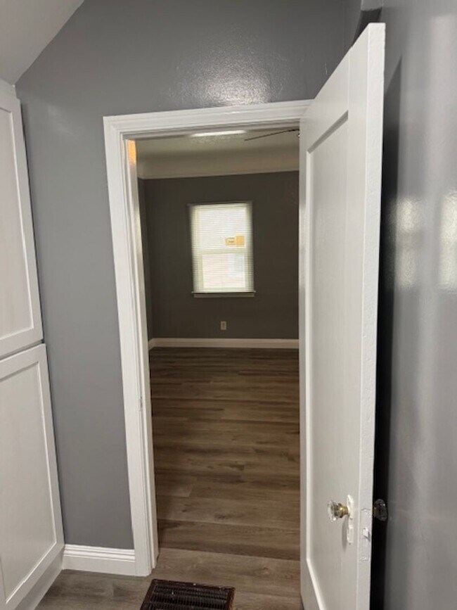 Building Photo - 714 Lime Ave