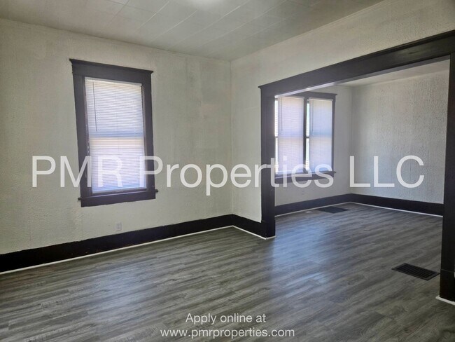 Building Photo - 2 Bedrooms / 1 Bathroom House