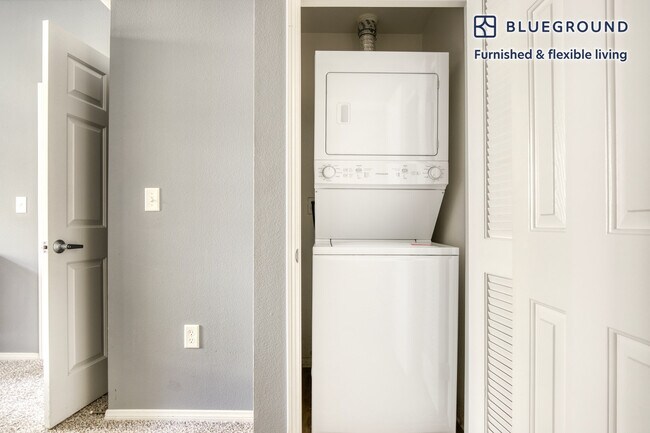 Building Photo - 8601 Lincoln Blvd