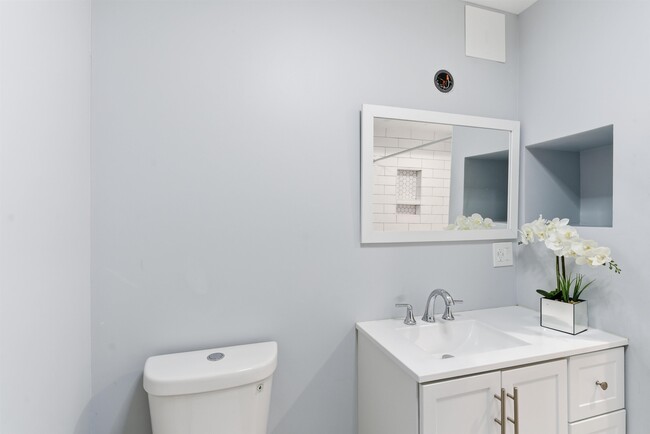 Building Photo - 336 W Palisade Ave