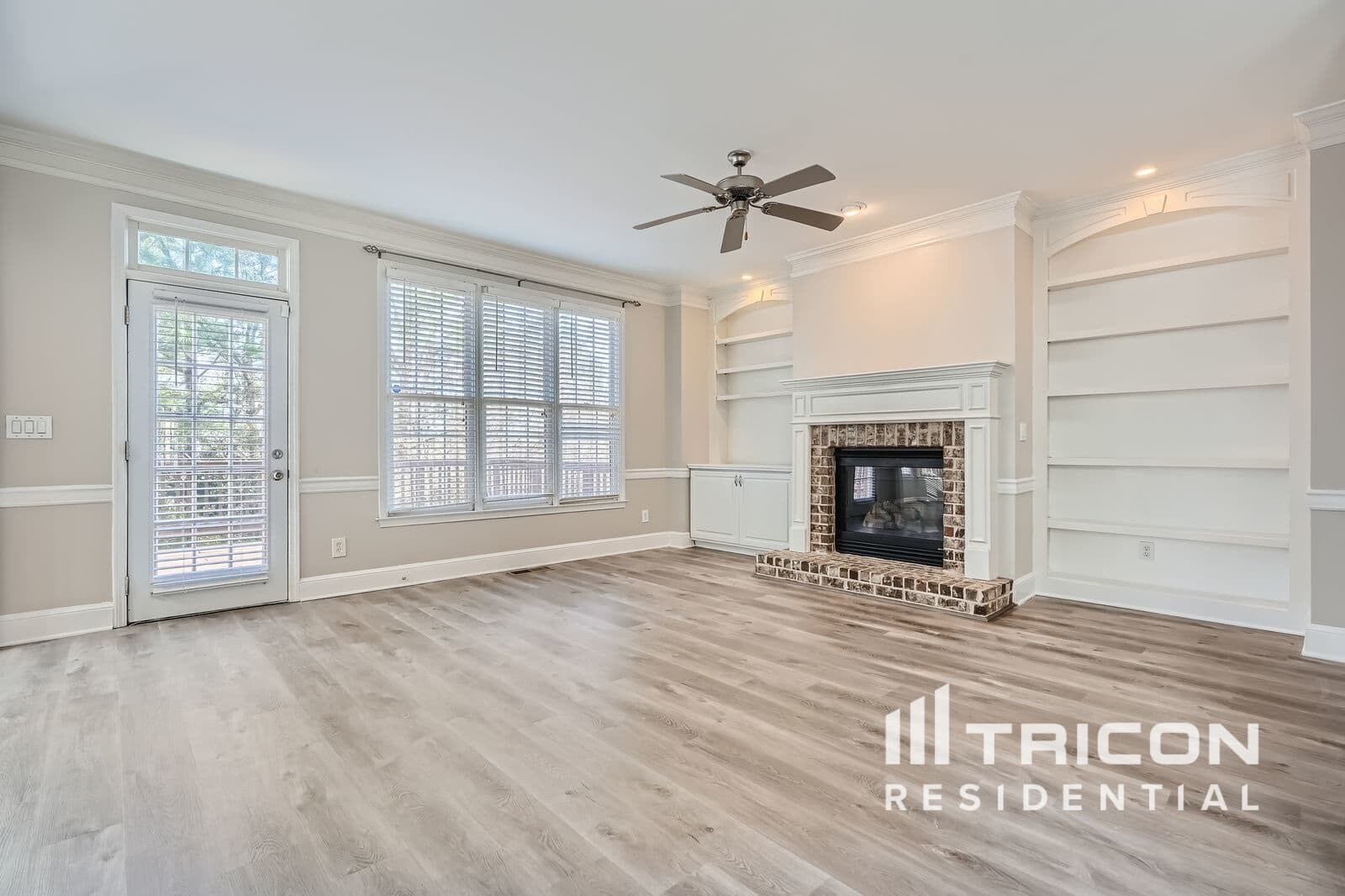 Building Photo - 6033 Queens River Dr