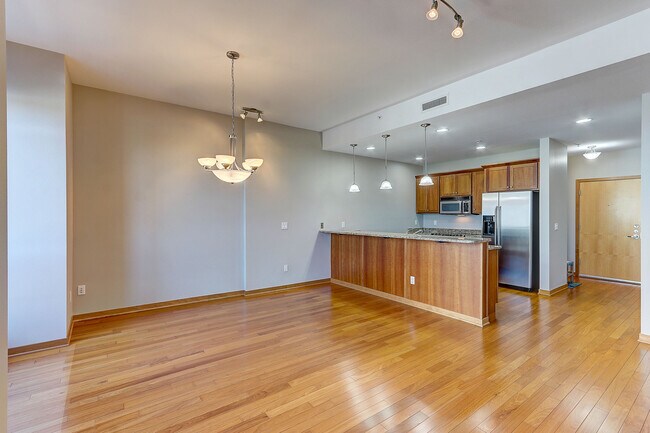 dining - 625 N Segoe Rd