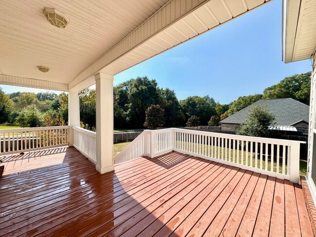 Building Photo - 214 Southern Winds Dr