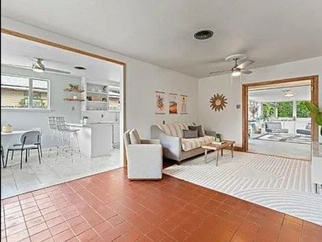 Building Photo - ZeeZee Gardens Cottage