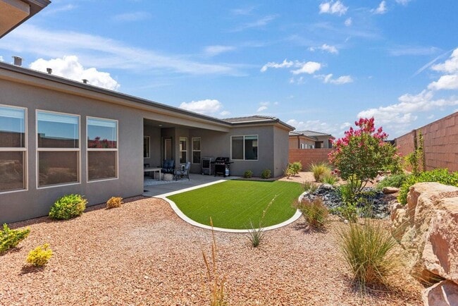 Building Photo - Beautiful 4 Bedroom Home!