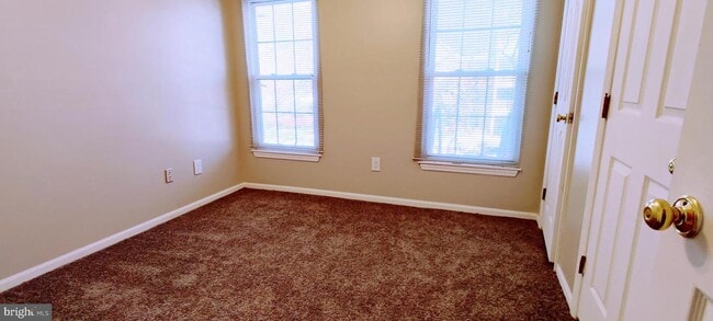 Building Photo - 902 Cedar Crest Ct