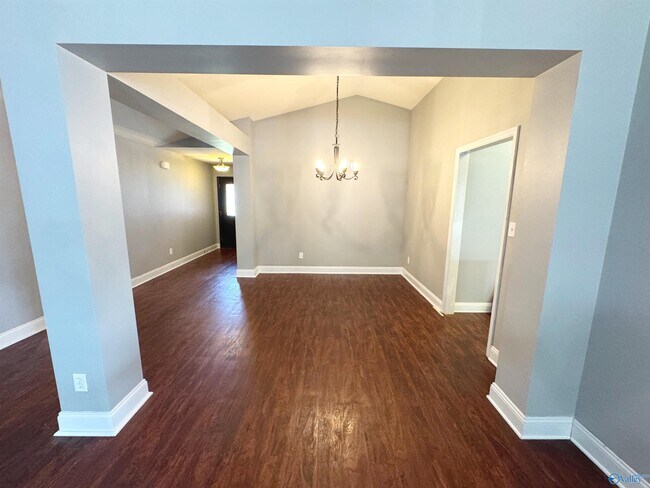 Building Photo - 105 Oak Shade Dr