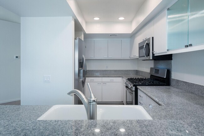 Building Photo - 35200 Cathedral Canyon Dr