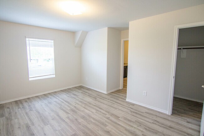 Building Photo - 18530 Boomi Ravine Trl