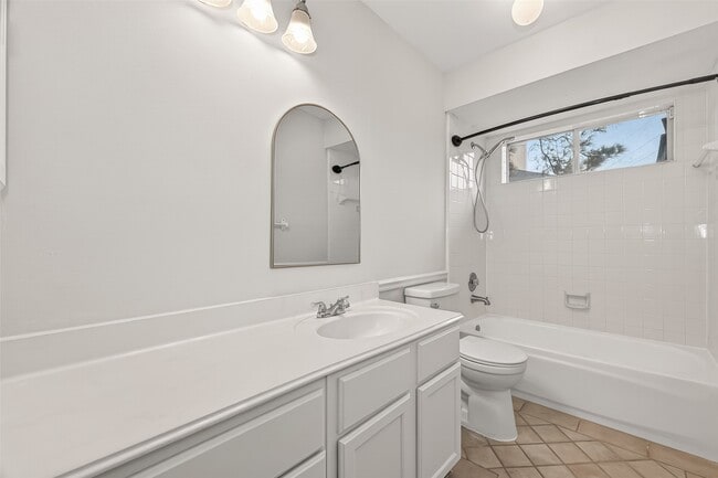 Building Photo - 2002 Foundary Dr