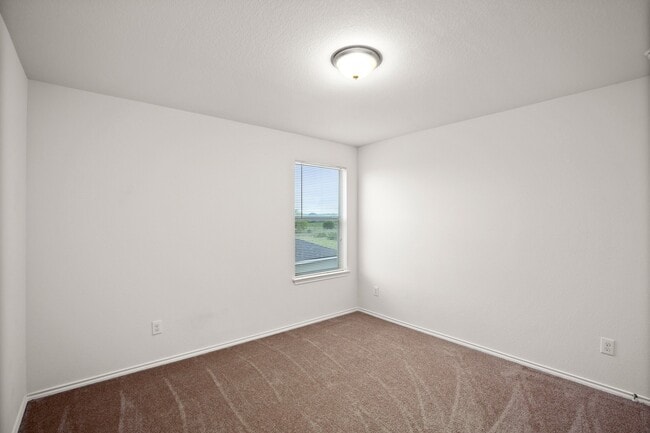Building Photo - Large Two Story Home Only Minutes From Aus...
