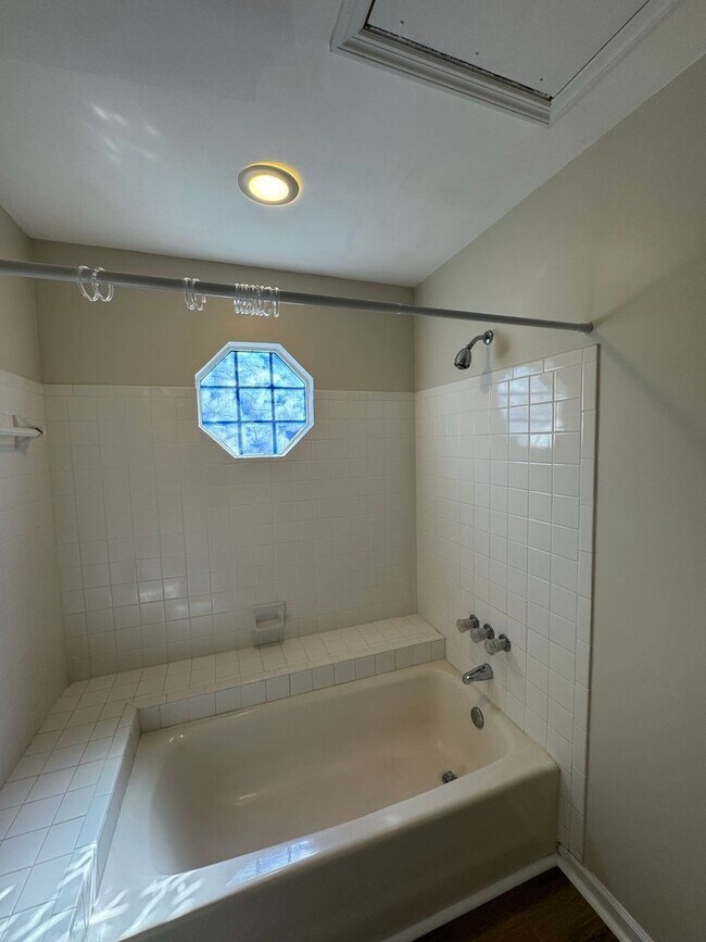 Building Photo - Welcome to this beautifully renovated detached condo!