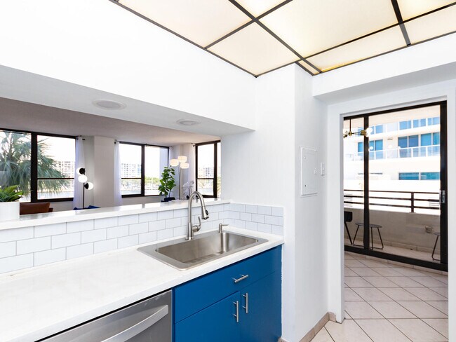 Building Photo - 3505 S Ocean Dr