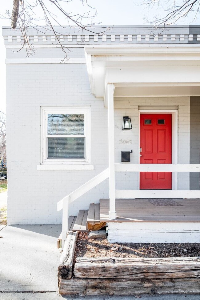 Building Photo - 2411 Tremont Pl