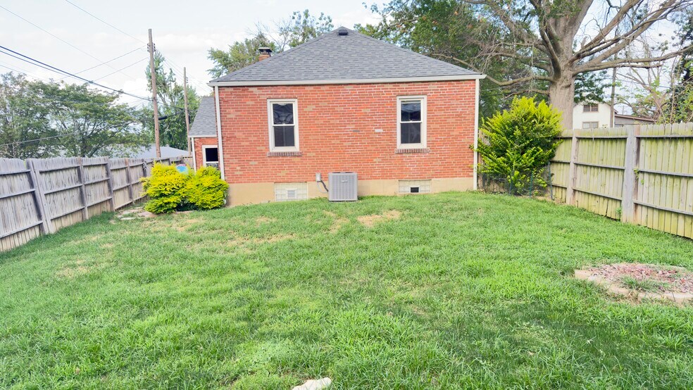 Backyard w privacy fence - 9115 Rambler Dr