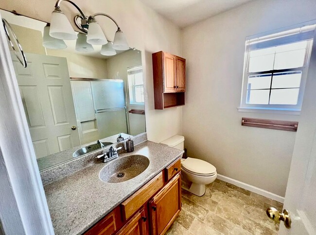 Building Photo - Welcome to this beautiful 3 bedroom, 2 bat...