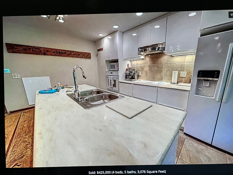 Full kitchen - 7022 Aska Rd