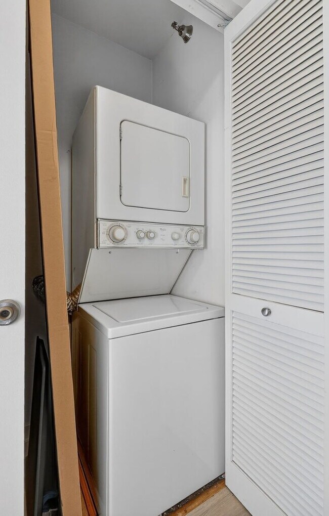 Building Photo - 1160 S Michigan Ave