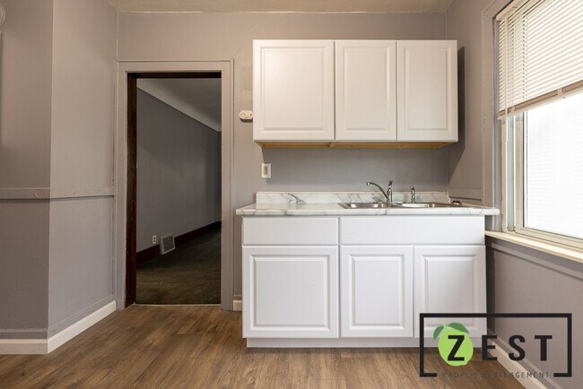 Building Photo - 4391 Nottingham Rd