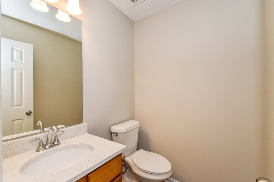 Building Photo - 146 Edison Dr
