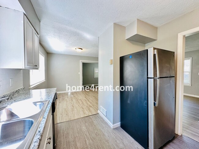 Building Photo - Ranch Style Home in KCMO w/ LVP Floors, SS Appliances and a Fenced Yard!