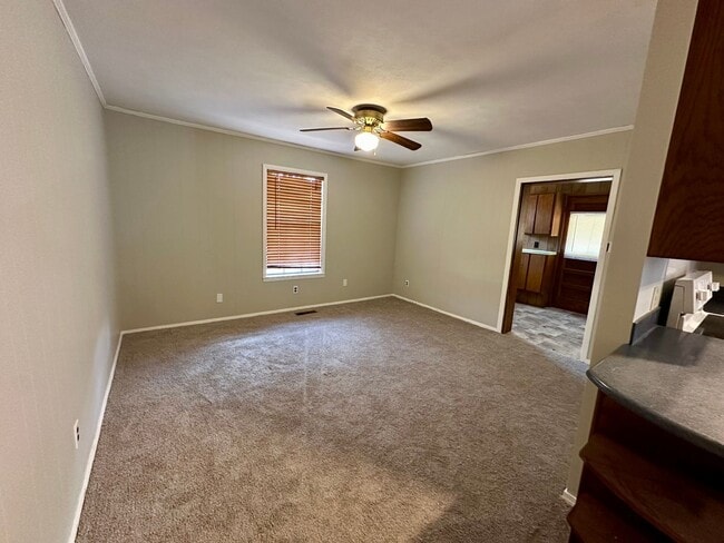 Building Photo - Come take a look at this house on the West side of Russellville.