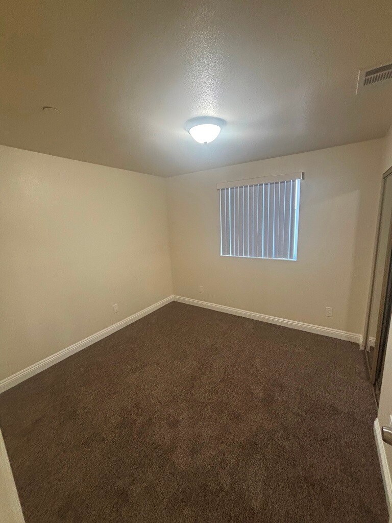 Building Photo - 8848 Orchard Ave