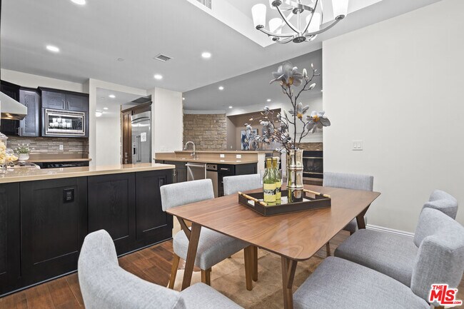 Building Photo - 4848 Wilshire Blvd