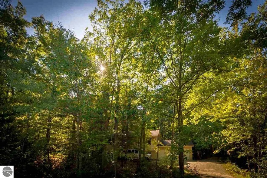 Building Photo - 4263 Eagle Crest Dr