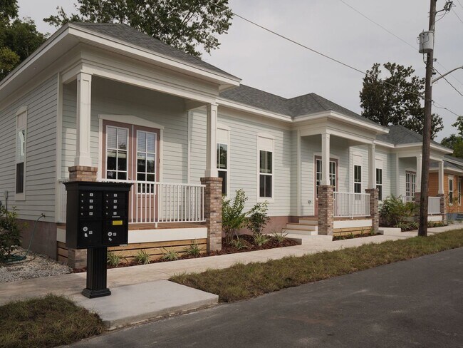 Building Photo - Thelma Lane - Luxury 3 Bedroom House