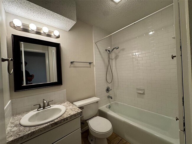 Building Photo - 1006 Warrington Dr