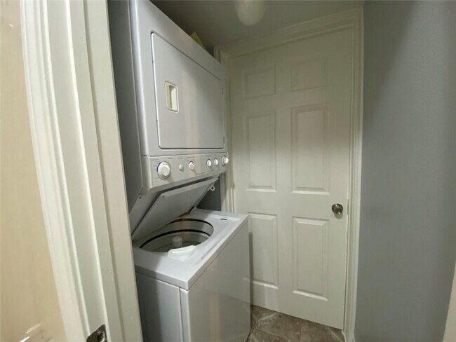 Building Photo - 215 Postoffice St