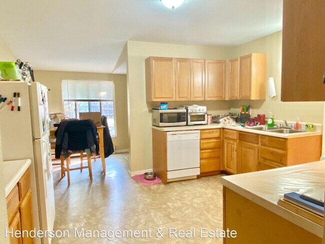 Building Photo - 2 br, 1 bath House - 436 E. 6th Street