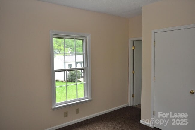 Building Photo - 2204 Acme Rd